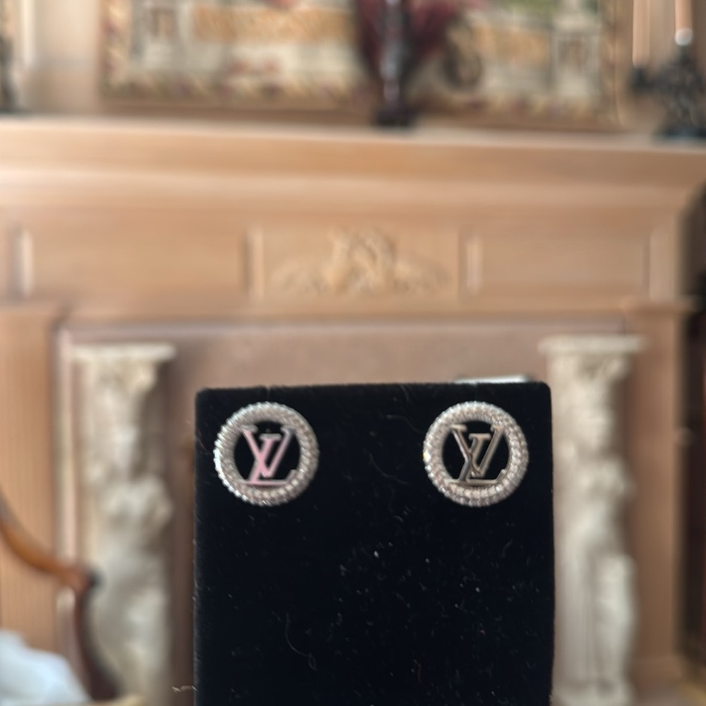 Louis Vuitton earrings  Silver tone  Earrings with Crystal Border - Picture 3 of 4